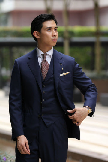 What is the difference between a custom and tailored suit?